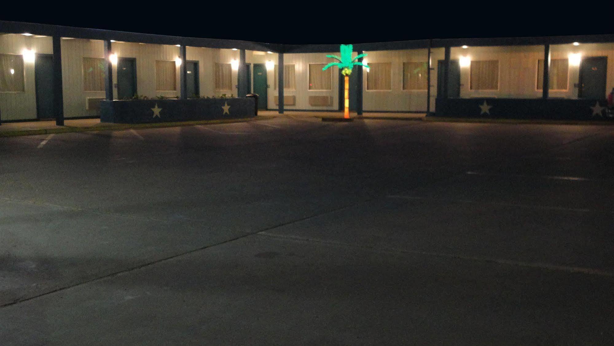 Sands Motel Далхарт Экстерьер фото